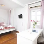 アパート Celestia House コルフ島